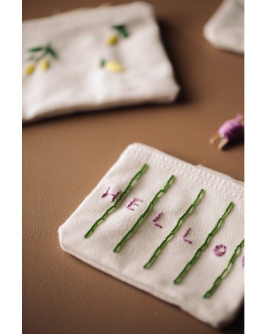 La box N°29 : Les pochettes brodées et perlées