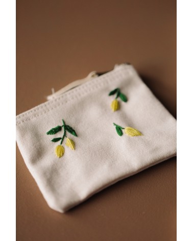 La box N°29 : Les pochettes brodées et perlées