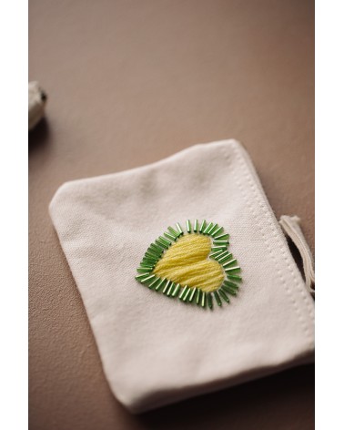 La box N°29 : Les pochettes brodées et perlées